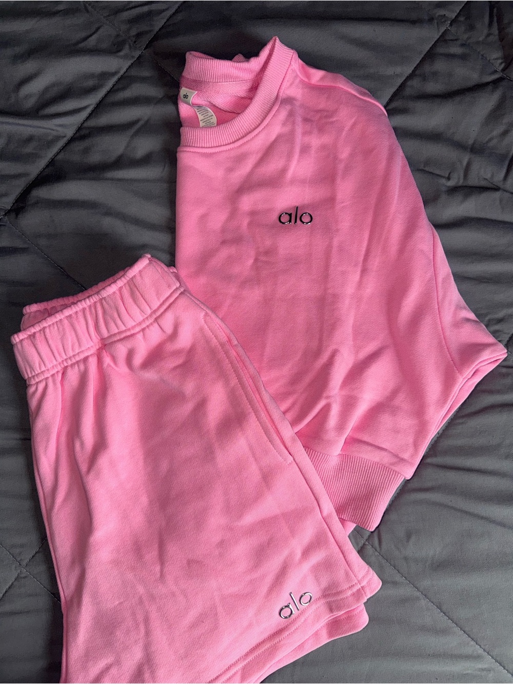 ALO Cropped Sweatshirt & shorts- PINK - Picture 3 of 3